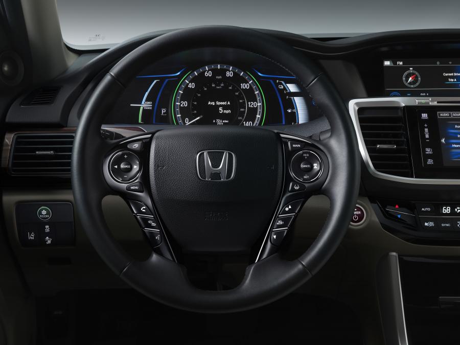 Панель приборов Honda Accord Hybrid 2016 года  (NA) (фото 29 из 41)